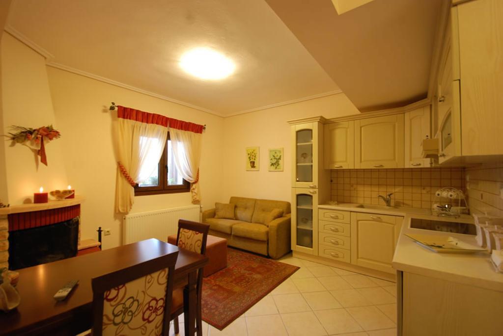 Valentini Guesthouse Karpenísion Стая снимка