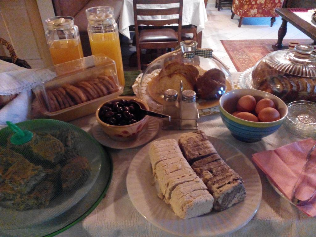 Valentini Guesthouse Karpenísion Екстериор снимка